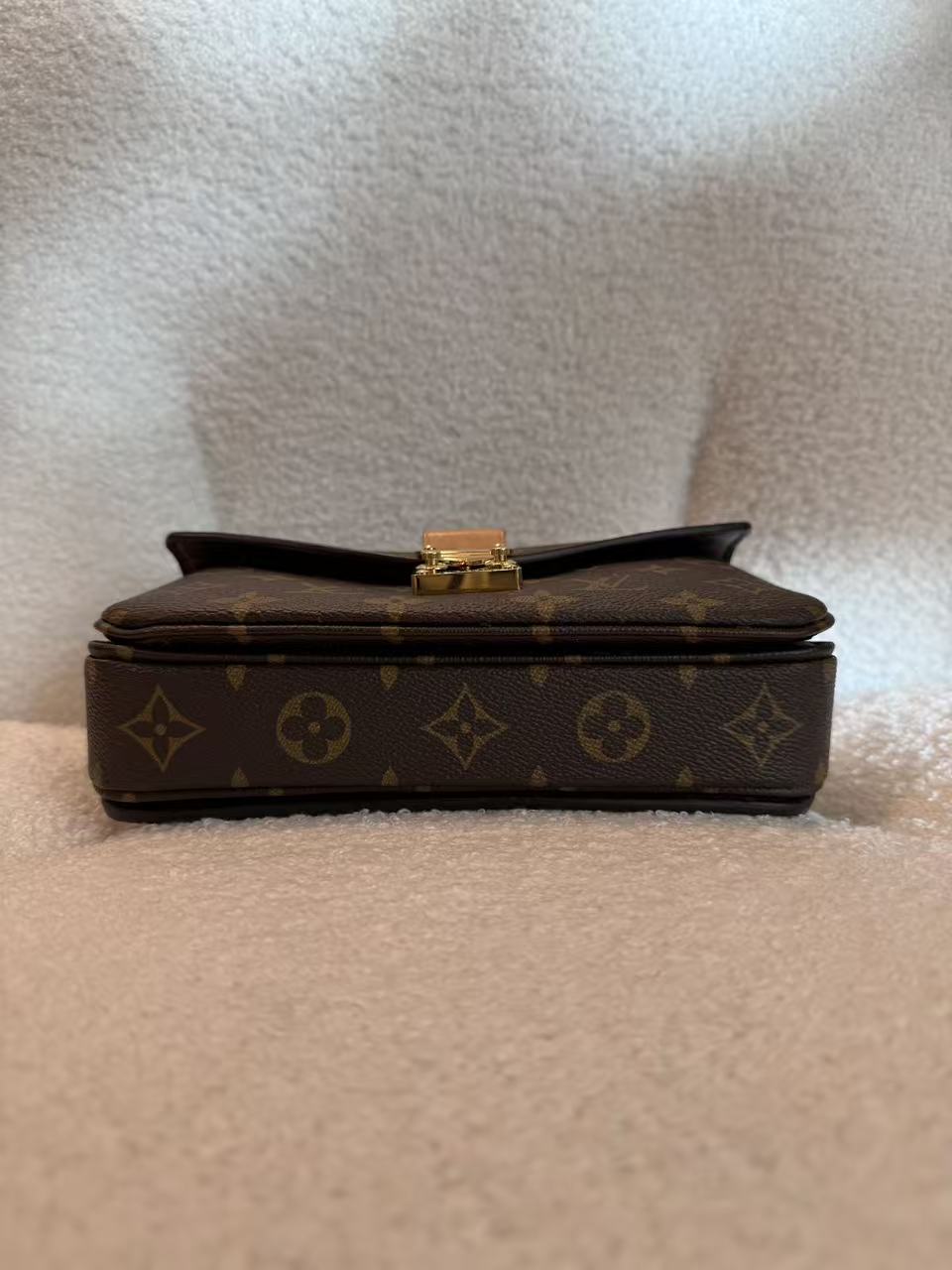 LOUIS VUITTON POCHETTE MÉTIS EAST WEST