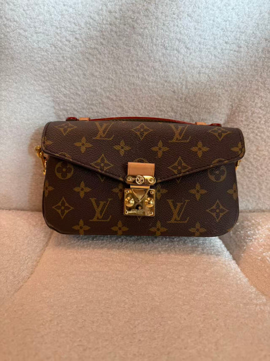 LOUIS VUITTON POCHETTE MÉTIS EAST WEST