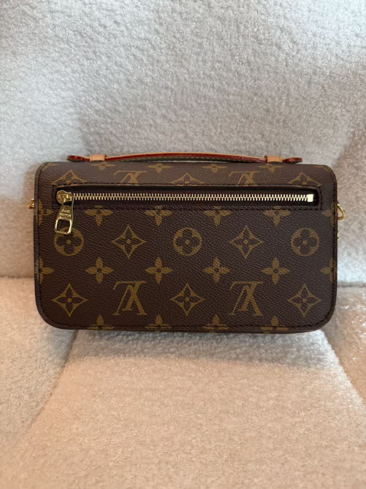 LOUIS VUITTON POCHETTE MÉTIS EAST WEST